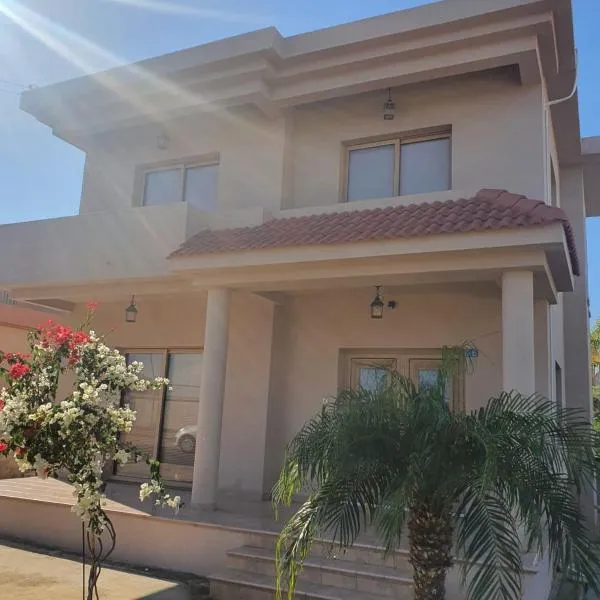 House on the hill, Hotel in Xylophaghou