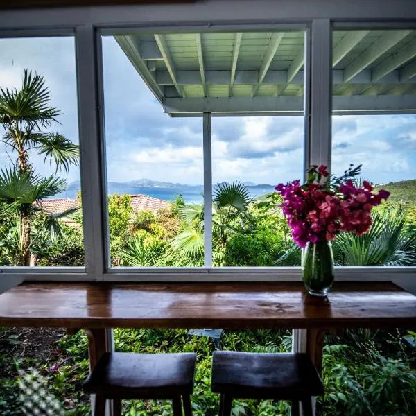 Papaya Suite at Sunset Serenade, hotel in Coral Bay