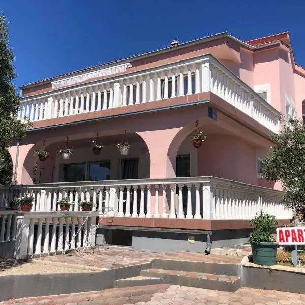 Krk Kornic Apartments, hotel v destinácii Kornić