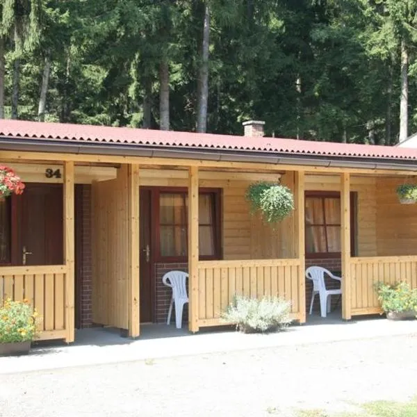 Chatový areál Zděřina, hotel in Police nad Metují