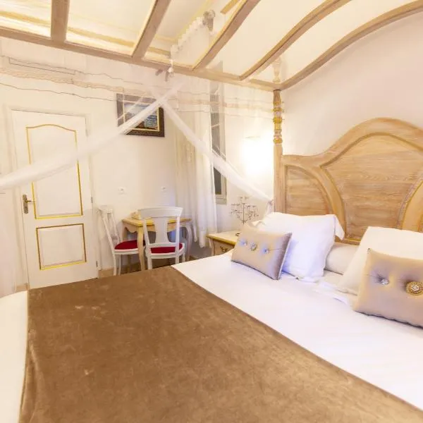 Chambre a Baldaquin Maison de L'Église Du couvent – hotel w mieście Narbona