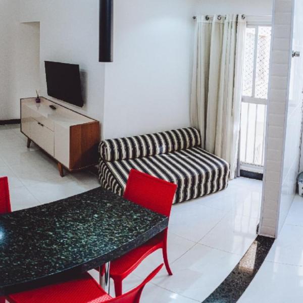 Apartamento reformado na melhor localização a 100 metros da praia,comodidade inclui ,garagem,internet,elevadores duas cadeiras de praia ,cooler,roupas de cama e banho - Foto 5