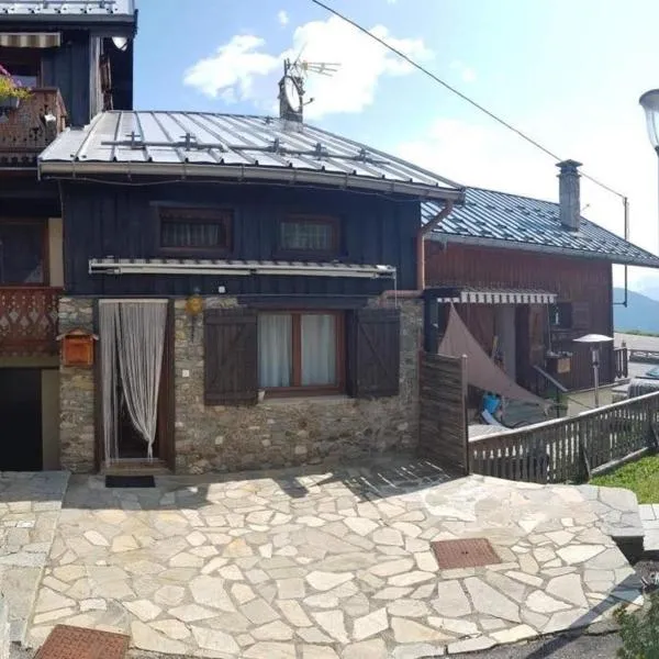 Chalet de montagne au cœur de Doucy, hotel in Doucy