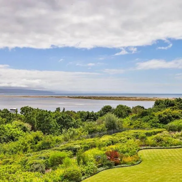 Beach House Plett Lookout, hotel in Plettenberg Bay