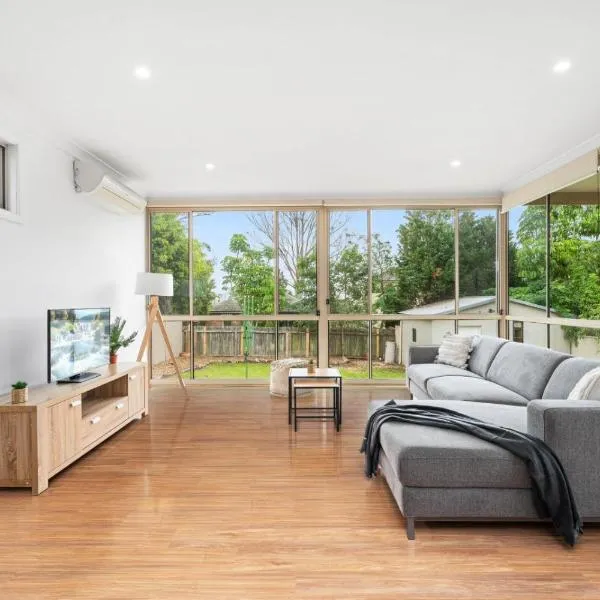 Big Stylish 3 bed house with Free Parking, Hotel in Oatlands