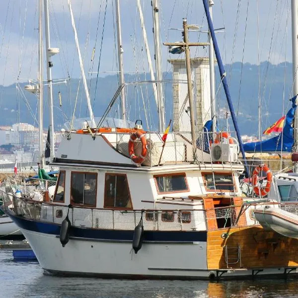 Barco 12 mts centro Cangas, hotel v destinaci Cangas de Morrazo