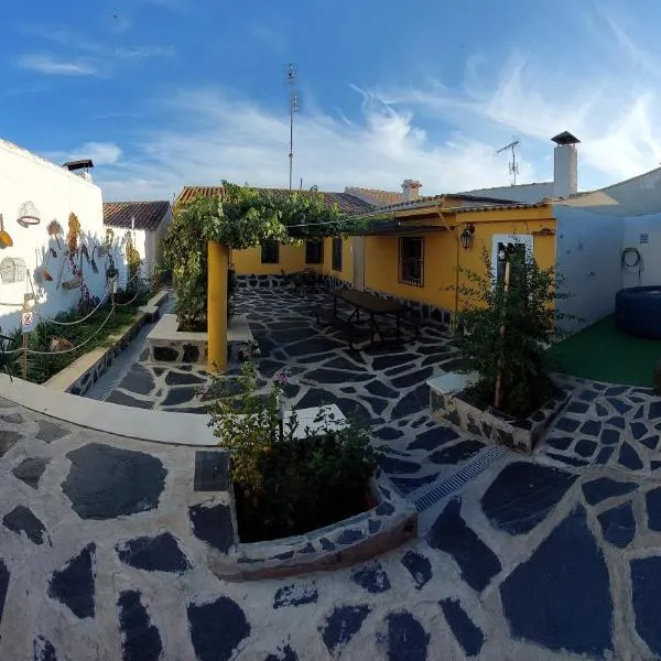 Casa Labradores Piscina, SPA, Barbacoa y Salon Juegos, hotel in Camarenilla