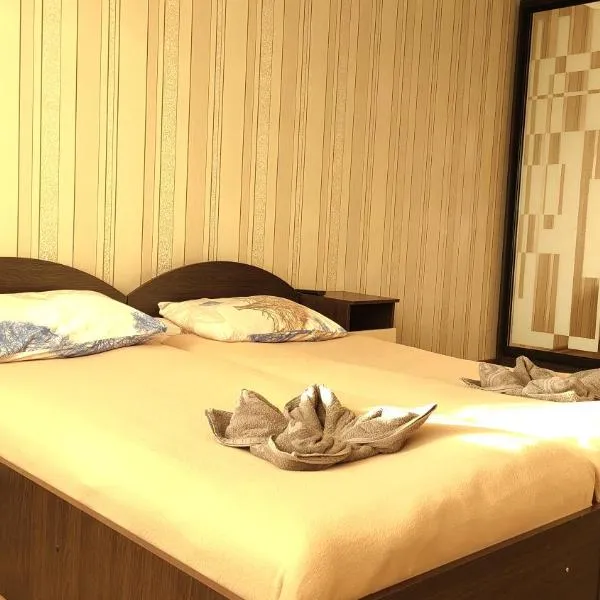 Проспект Незалежності 48 City Rooms, hotel in Zarechʼye