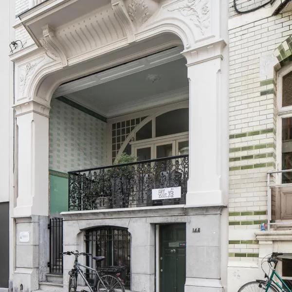 Spacious Belle Epoque House with free parking, hotel en Ostende