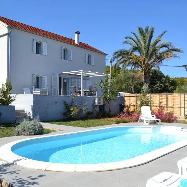 holiday home on DUGI OTOK - OTOK, hotel v destinaci Brbinj
