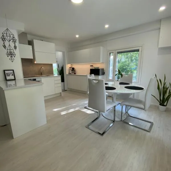 Modern Apt - King-Size Bed - Wifi -Self Check in