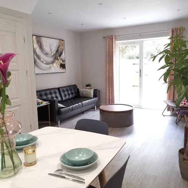 Bournemouth cottage 6mins from beach, free parking, hotel i Bournemouth