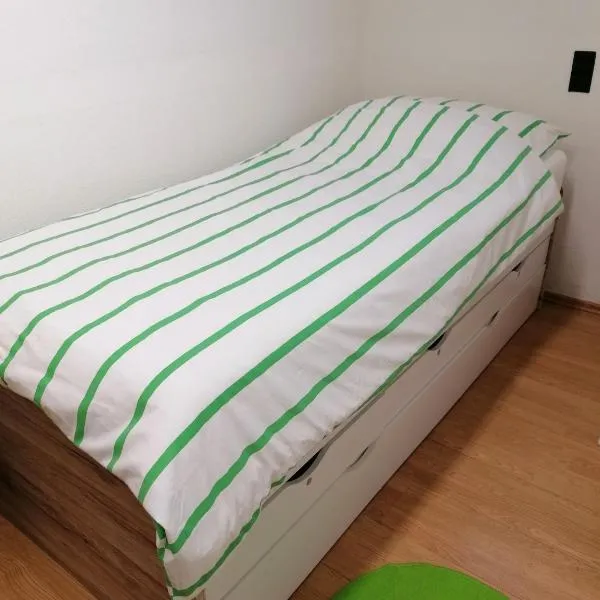 D&E Rooms, hotel en Schwechat