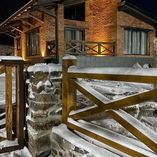 BrickWood, hotel en Verkhniy Koropets
