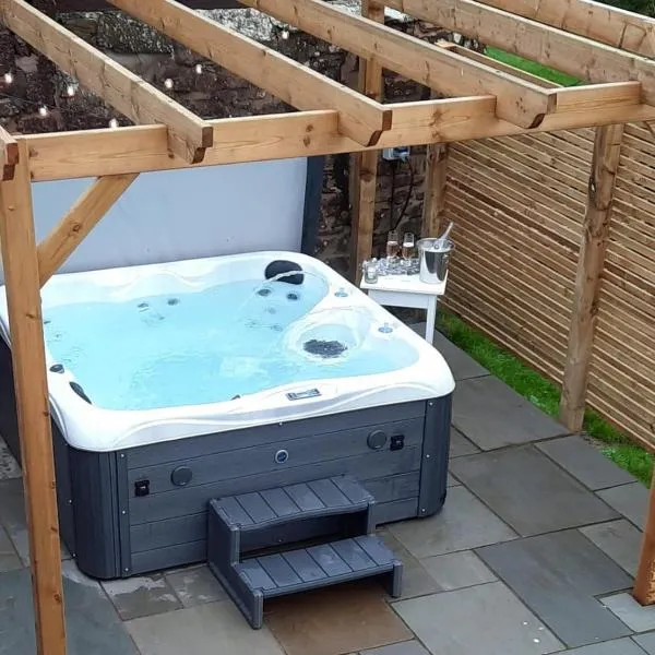 Old Post Office - Hot Tub, Real Fire, Cumbrian Lakes Coastal Cottage, hotel v destinaci St Bees