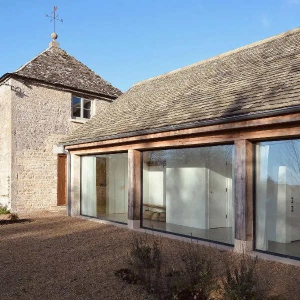 High Cogges Farm Holiday Cottages - The Cart Shed, hotel v destinaci Witney