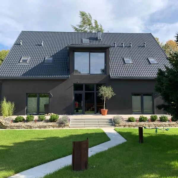 Black House 88, hotel in Ustroń