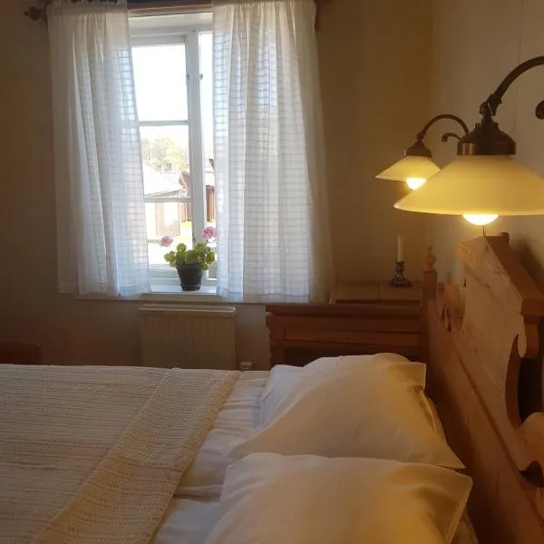Lövånger Kyrkstad, hotel v destinaci Lövånger