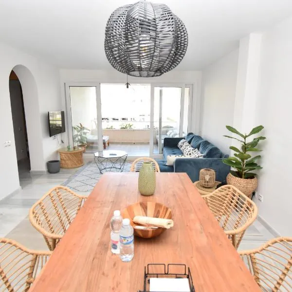 Expoholidays - Apartamentos Puerto Almerimar، فندق في ألميريمار