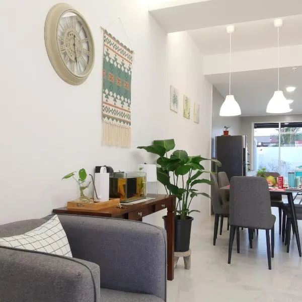 Merdeka One Homestay 8pax 4Rooms, hotel in Sibu