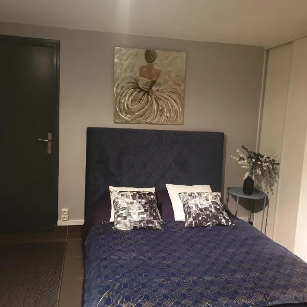 Room in Guest room - Quiet independent room, מלון בסן-מור-דה-פוסה