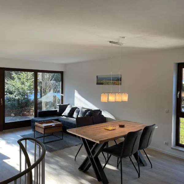 Großzügiges Domizil, 90qm, mit Terrasse, Garten, Infrarotkabine und Garage, hotel v destinaci Marquartstein