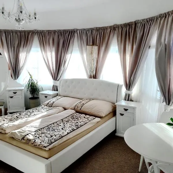 Penzion a Restaurace Belveder Romantico, Mini-zoo, Free parking, hotell sihtkohas Jáchymov