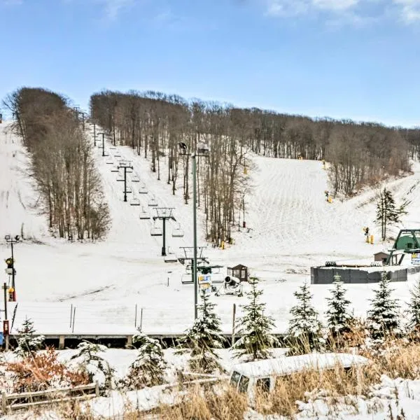 Idyllic Somerset Condo Ski, Hike and Relax!, hotel in Champion