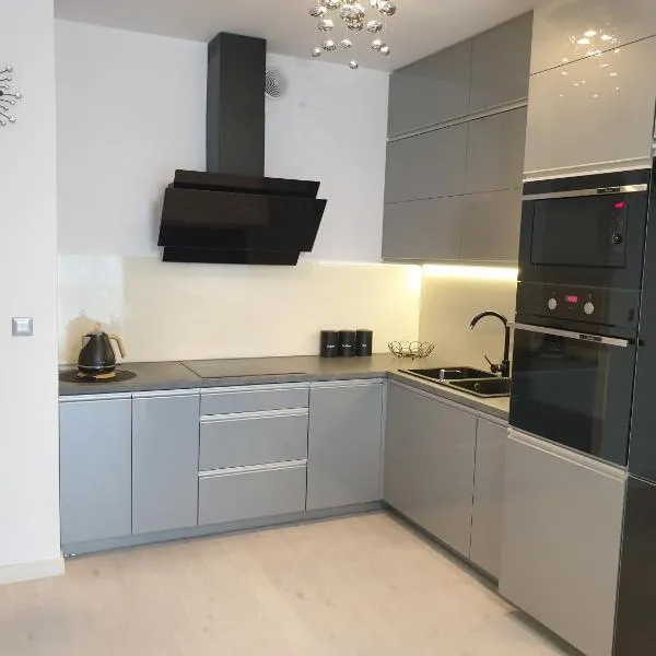 Caskada Modern Apartment 3 NOWY APARTAMENTOWIEC WINDA, hotel v destinaci Słupsk