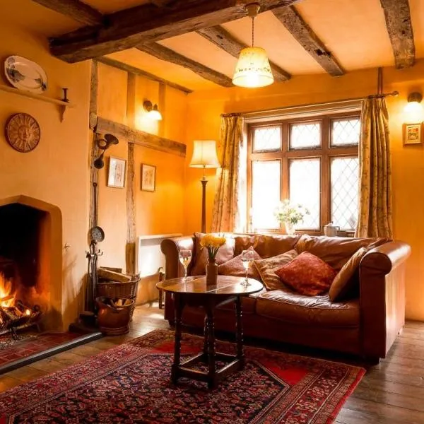 The Old Monkey, a quirky bolthole on the edge of a historic Market Town, hotel di Wattisham