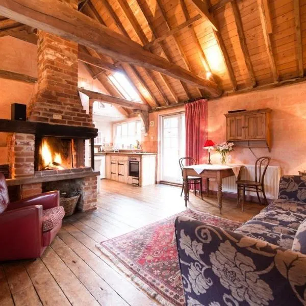 Rose Cottage rural cosiness with footpaths to the local Macro Brewery Pub, hotelli kohteessa Edwardstone