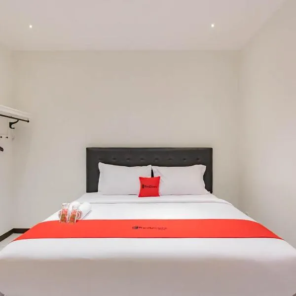 RedDoorz Plus @ Pakuan Residence Tajur, hotel v destinaci Bogor