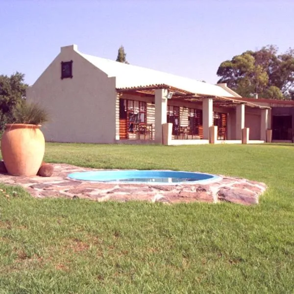 Suites in Private Game Reserve close to Aliwal North, hôtel à Gladdegrond