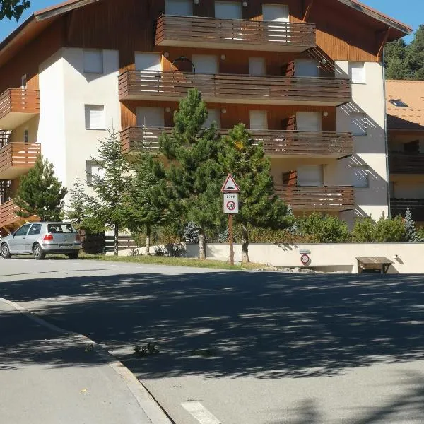 Auron, 2 pièces meublé, coin montagne,6 couchages, hotelli Saint-Étienne-de-Tinéessä