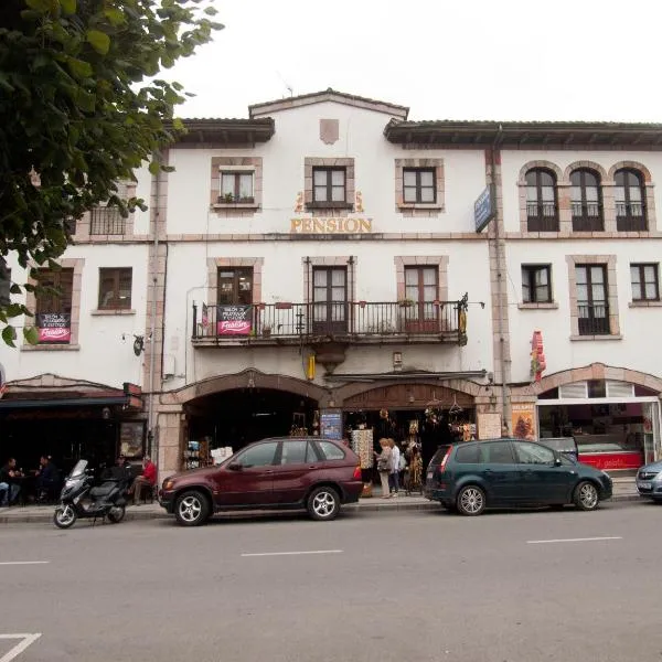 Pensión Plaza del Ayuntamiento, hotel di Cangas de Onís
