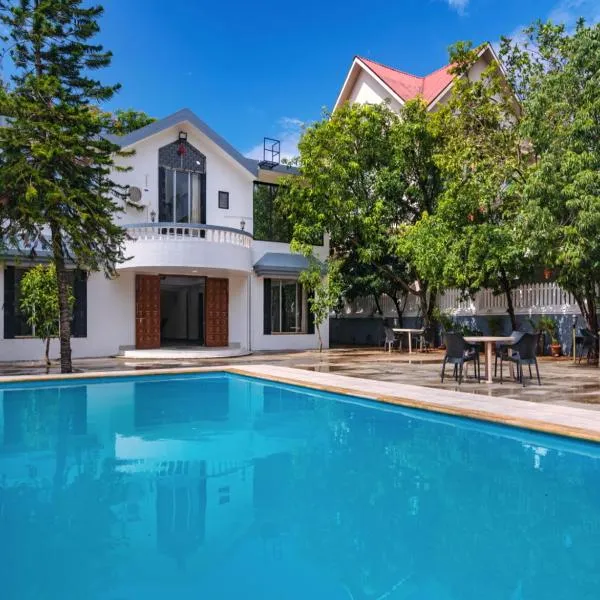 SaffronStays Anugraha, Lonavala - pet-friendly pool villa near Wet N Joy water park, hotel in Lonavala