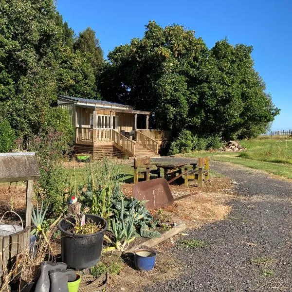 The Treehut, hotel en Ohauiti