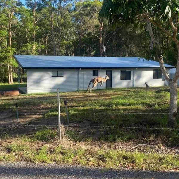 Rural Self Contained 3 bedroom Cottage on acreage,, hotel di Landsborough
