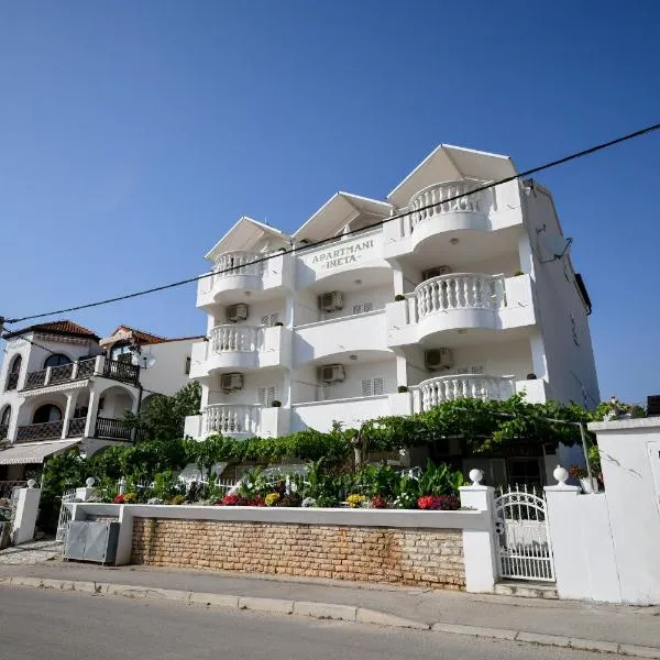 Apartments Ineta, hotel v destinaci Sveti Filip i Jakov