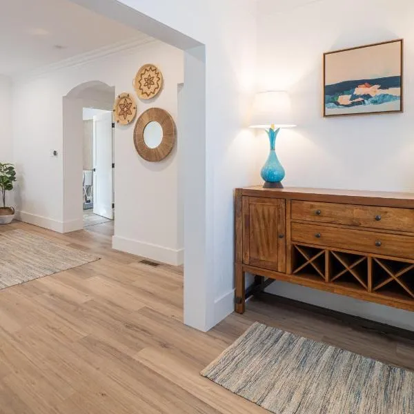 Plush 2-bed apt in Riverside Heights!, hotell sihtkohas Reno