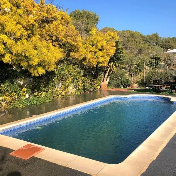 Casa Bella Vista en montaña con vistas al mar y piscina privada, hotel v destinácii Cunit