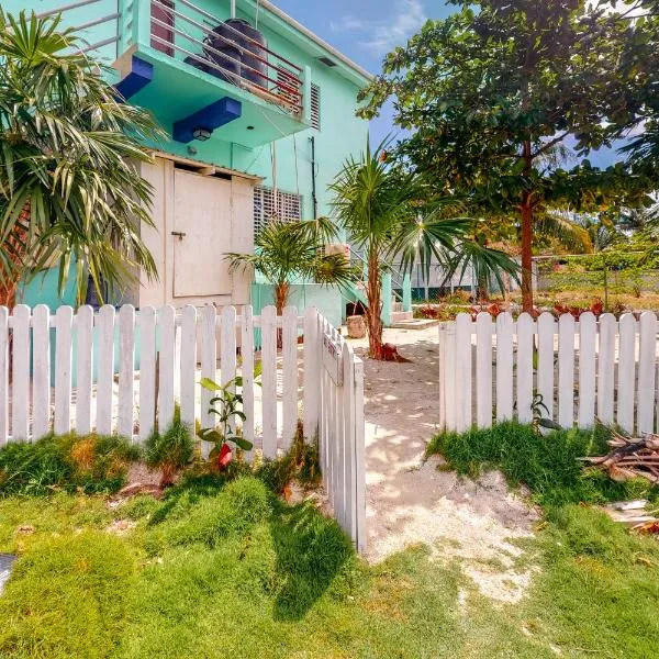 Almond Tree 3 at Island Cabanas Gold Standard Certified, hotel v destinaci Caye Caulker