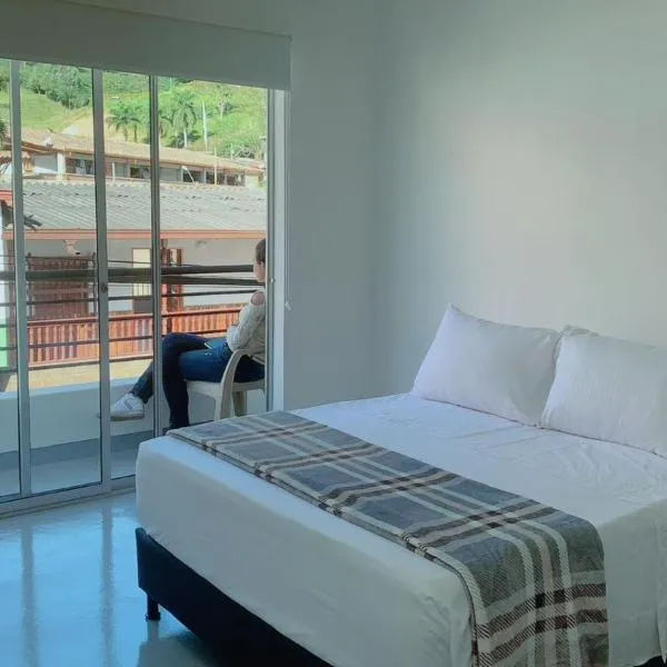 Aloja-T en Apartamento amoblado 5 con balcón en Ciudad Bolivar, hotell i El Carmen de Atrato