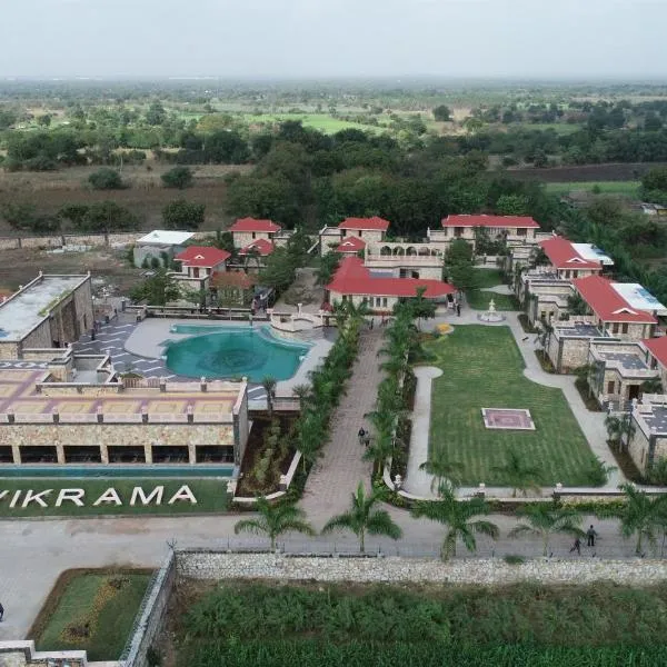 Vikrama Sarovar Portico Pavagadh, hotel v destinácii Rawālia
