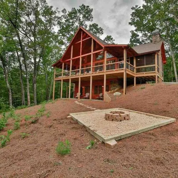 Mountain Hideaway with Hot Tub & Fire Pit, hotel v destinaci Mineral Bluff