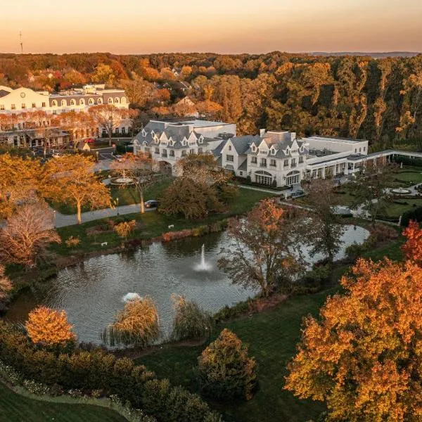 The Chateau Grande Hotel, hotel en Monroe Township