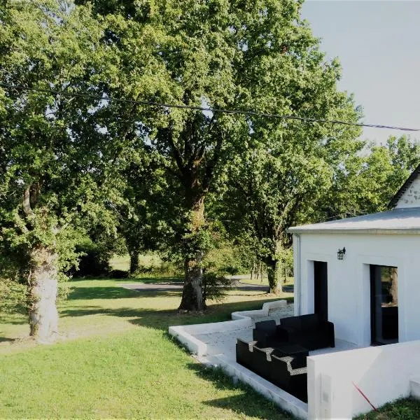 Jolie longère près Canal Nantes-Brest ' Pétanque, hotel em Guenrouet