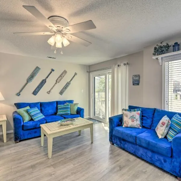 Emerald Isle Condo with Indoor Pool and Beach Access!, hotel in Swansboro