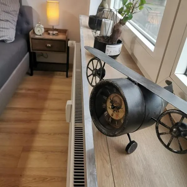 Frisch sanierte Ferienwohnung 2 min vom Südstrand - Balkon - PAY TV, hotel v destinaci Wilhelmshaven