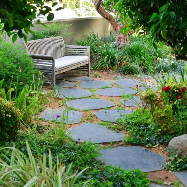 The house of love, hotel in Meitar